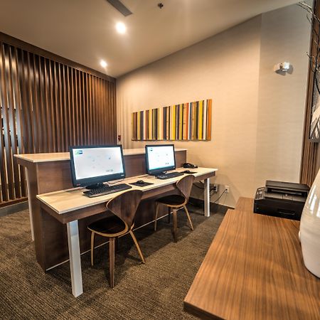 Holiday Inn Express & Suites - West Edmonton-Mall Area By Ihg Exterior foto