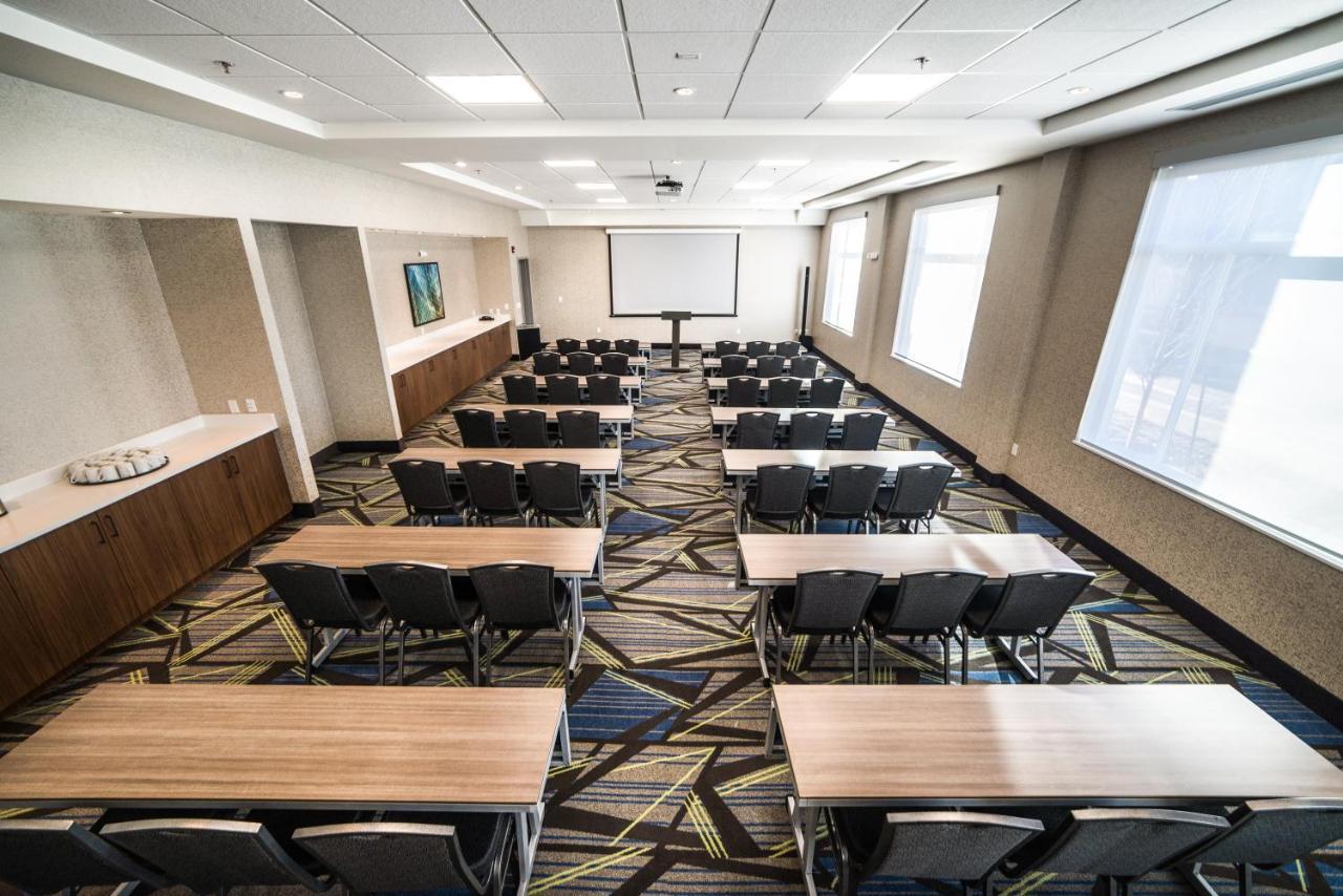 Holiday Inn Express & Suites - West Edmonton-Mall Area By Ihg Exterior foto